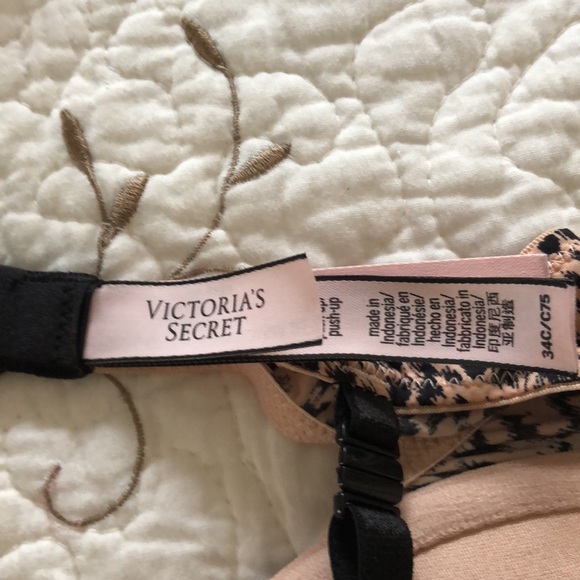 Victoria’s Secret bra. 34C - Picture 3 of 7